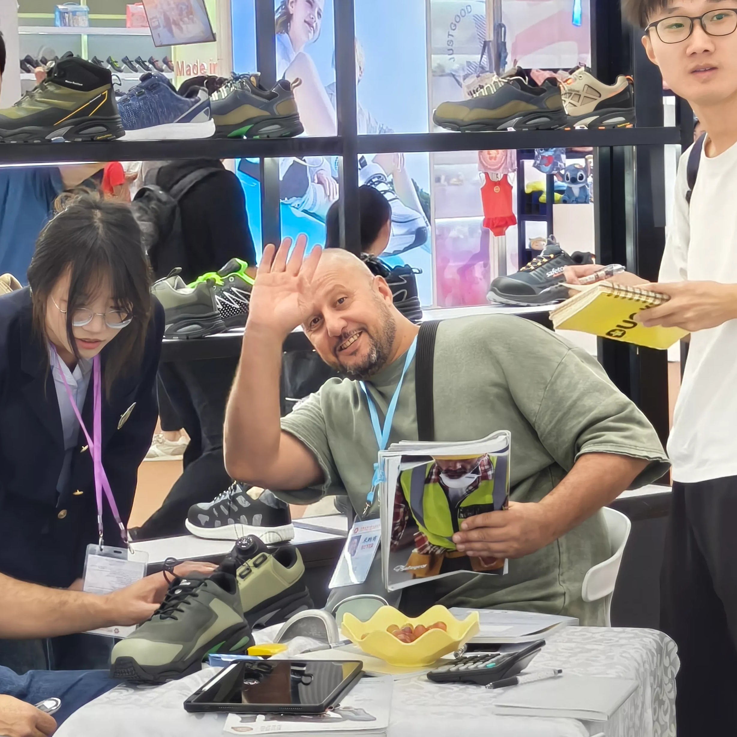 SAFETOE Shines at the 2025 Canton Fair | U.S., Australian & LG Certified Safety Shoes Steal the Spotlight